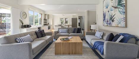 TV, fireplace, Netflix, DVD player