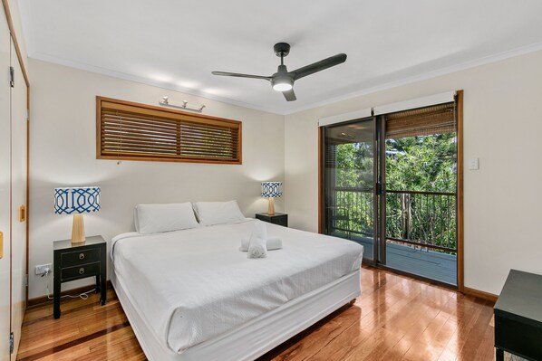 5 bedrooms, bed sheets