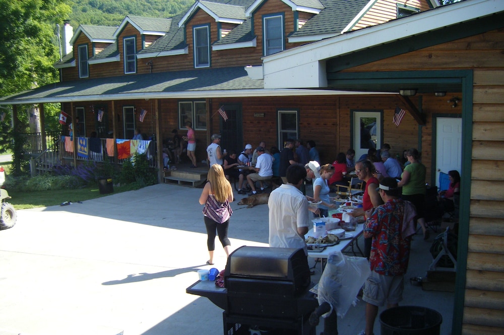220 acre Country gentlemens Estate for Family Reunions