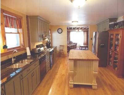 220 acre Country gentlemens Estate for Family Reunions