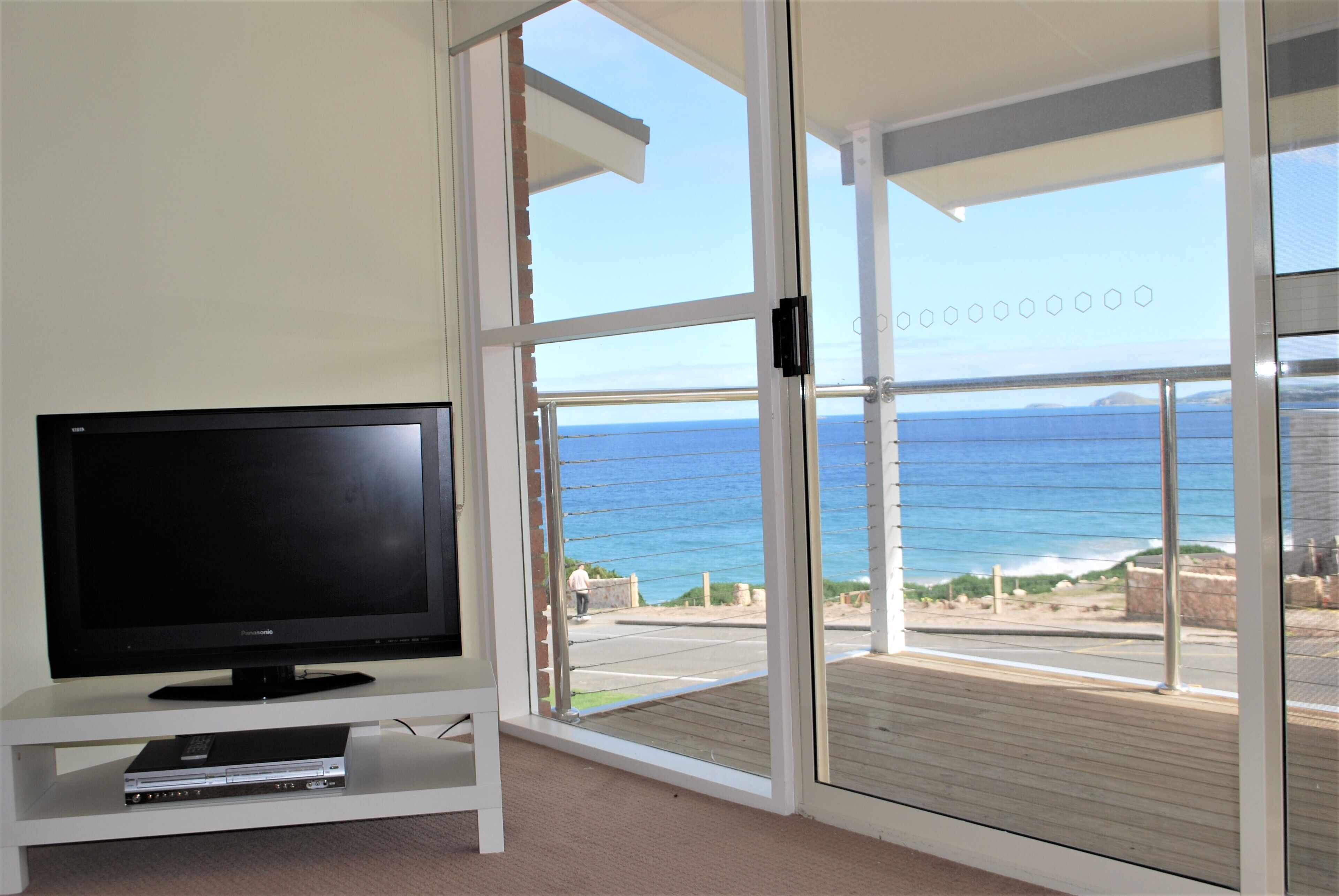 Neptune Port Elliot Beachfront, Spa, a/c both levels, Encounter Holiday Rentals