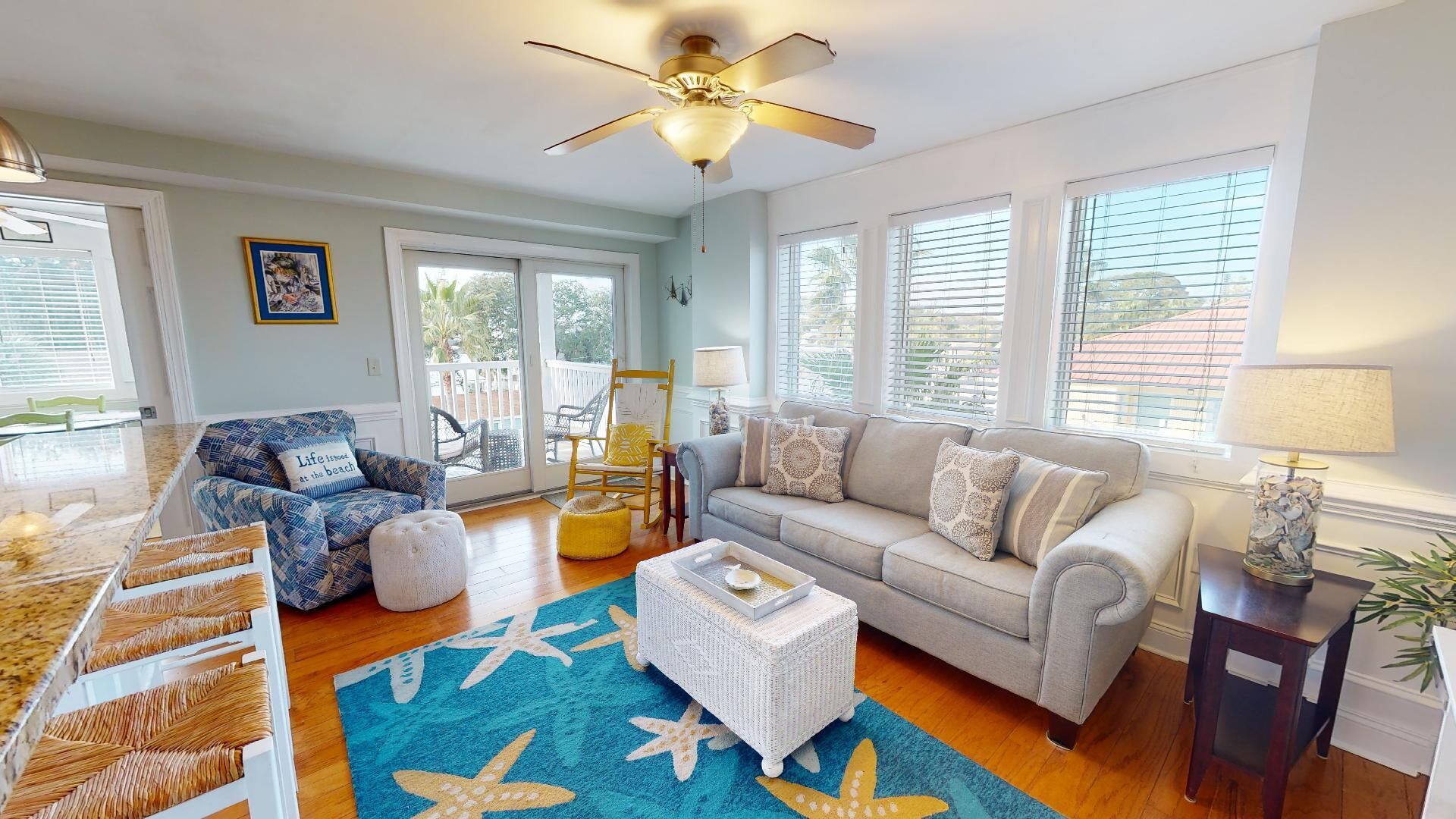Captains Watch - Unit 15 - One Block from the Beach - Free WiFi - Rooftop pool