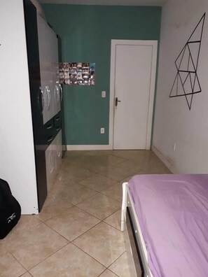 2 slaapkamers, een strijkplank/strijkijzer, wifi, beddengoed