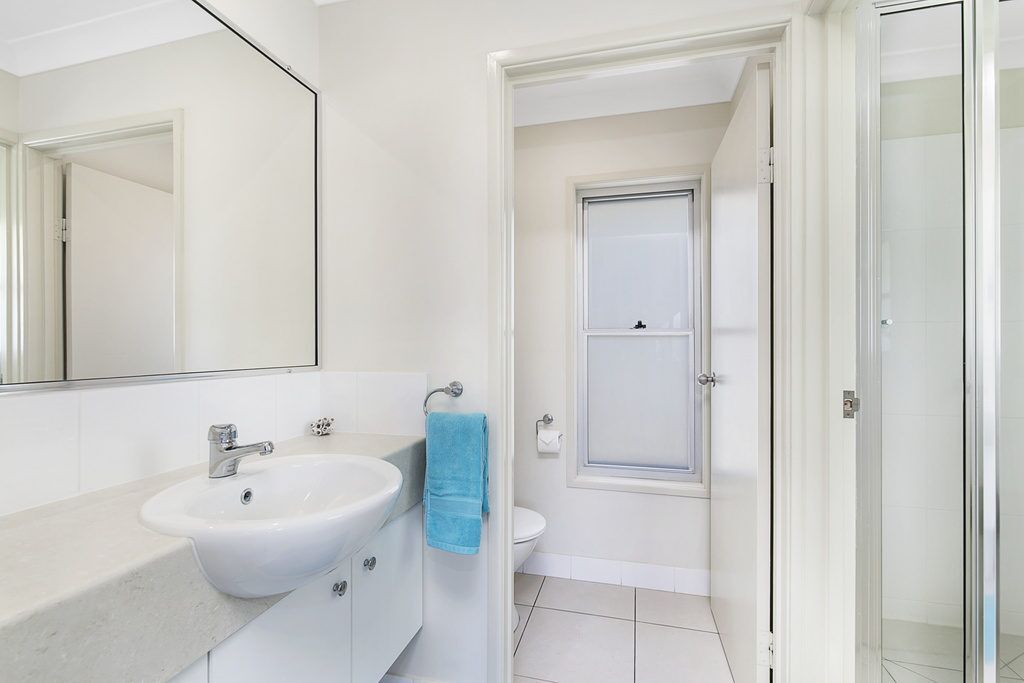 Spacious and comfortable 3 bedroom upstairs unit very close to beaches.