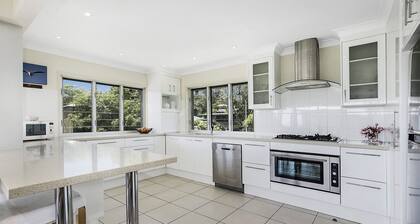 Spacious and comfortable 3 bedroom upstairs unit very close to beaches.