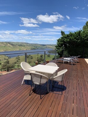 Outdoor dining - Amazing Views Pet Friendly Bed and Breakfast (Good Hope)