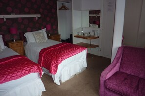 Twin Room, Garden View | Blackout drapes, soundproofing, iron/ironing board - Pebbles Guest House (Southend-on-Sea)