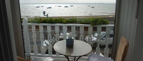 Dobbeltrom, sjøutsikt | Utsikt mot strand/hav