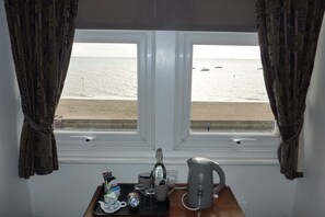 Double Room, Sea View | Blackout drapes, soundproofing, iron/ironing board - Pebbles Guest House (Southend-on-Sea)