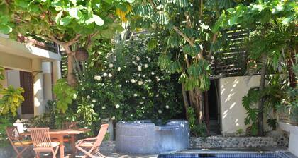 Schönes Anwesen am Strand in der Bucht von Zihuatanejo