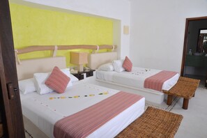 Spa - Beautiful beachfront property in Zihuatanejo Bay (Playa la Madera)