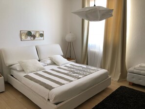 2 chambres, fer et planche à repasser, Wi-Fi gratuit, draps fournis