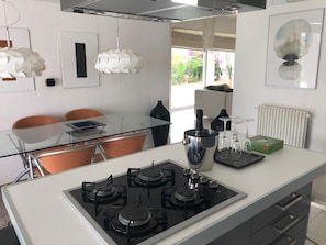 Dining - Villa Ines, sul mare con piscina (CAPOTERRA)