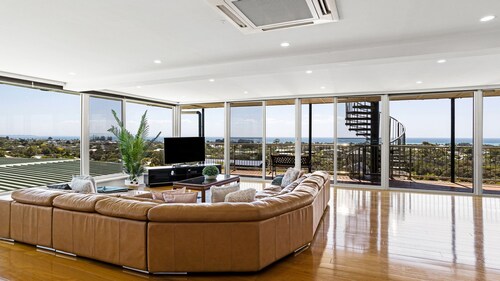 Top Class - Commanding Bay Views