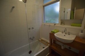 Hair dryer, towels - Riverside House on the beautiful Howqua River (Howqua)