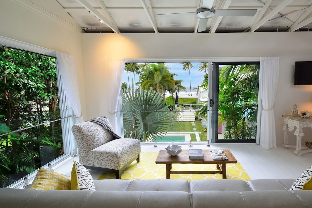 Savannah Studio - Romantic Beachfront