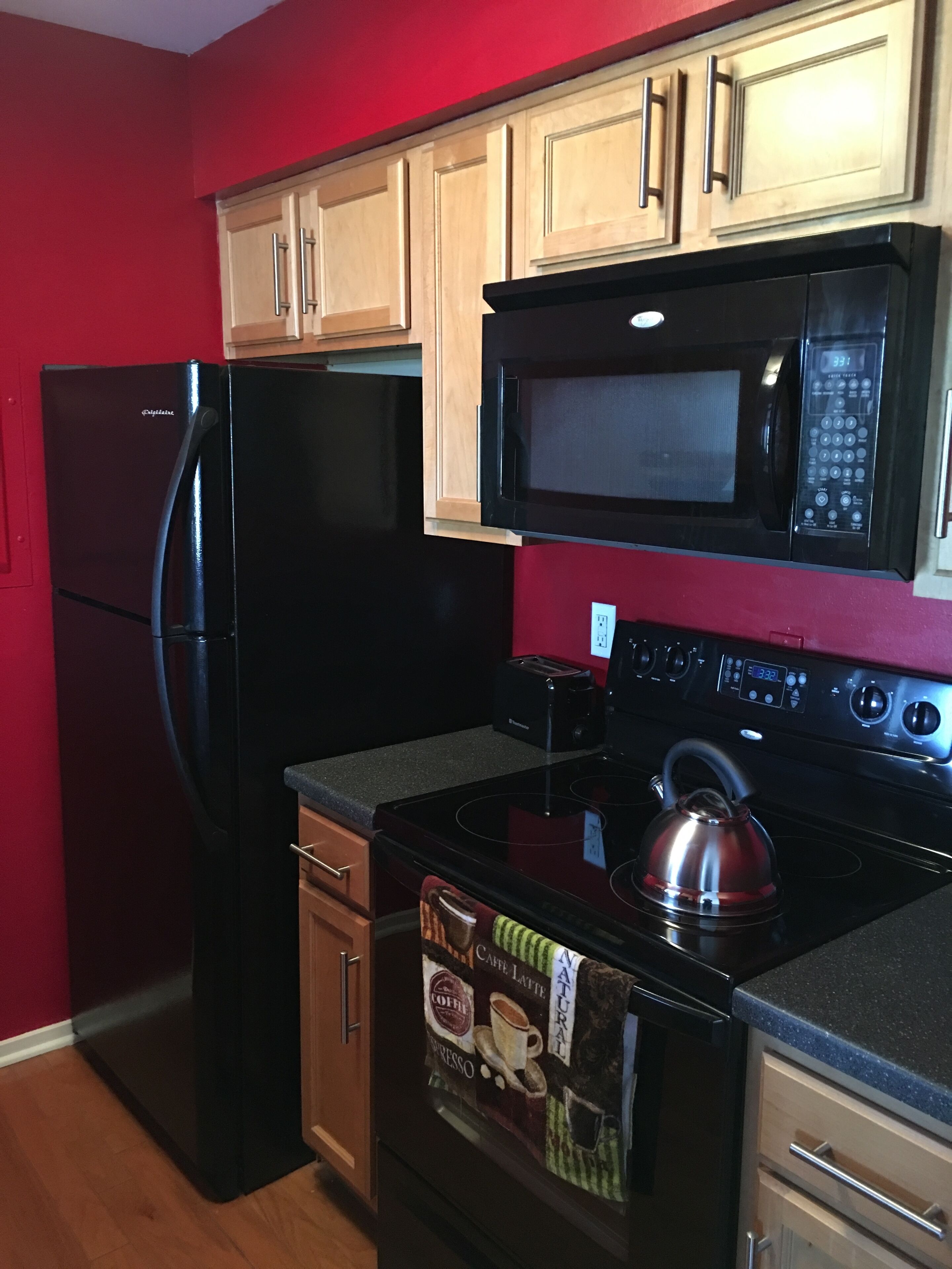 Cozy Downtown Condo on the River! Walk to Broadway and Germantown!