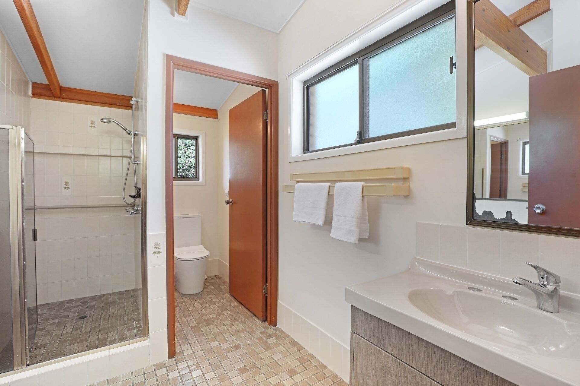 Shower, towels