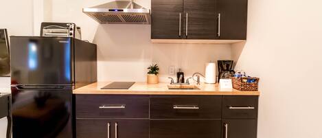 Fridge, microwave, stovetop, coffee/tea maker