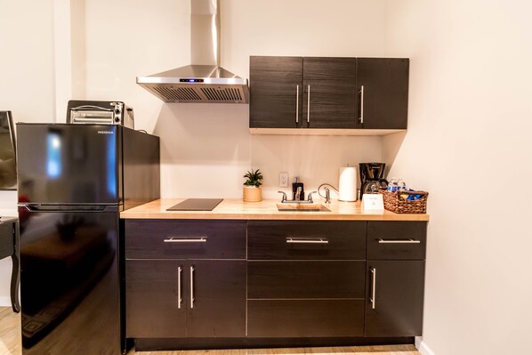 Fridge, microwave, stovetop, coffee/tea maker