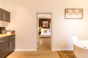 1 bedroom, in-room safe, iron/ironing board, WiFi