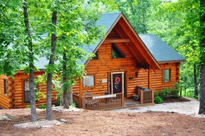 Exterior - Amazing Wood Log Cabin  Pvt Hot Tub in Woods Wifi Fireplace Vaulted Ceilings Near Big Cedar (Ridgedale)