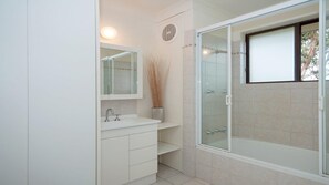 Combined shower/bathtub - Promenade 11, 8 Intrepid Close - air conditioned unit with beautiful water views (Nelson Bay)