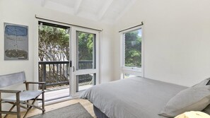 4 bedrooms, iron/ironing board, Internet