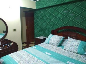 3 bedrooms, iron/ironing board, WiFi, bed sheets - Vacation Done Right Steps From Historic Places (MISER AL KADIMA)