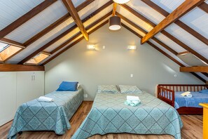 3 habitaciones, tabla de planchar con plancha, cuna de viaje y wifi 