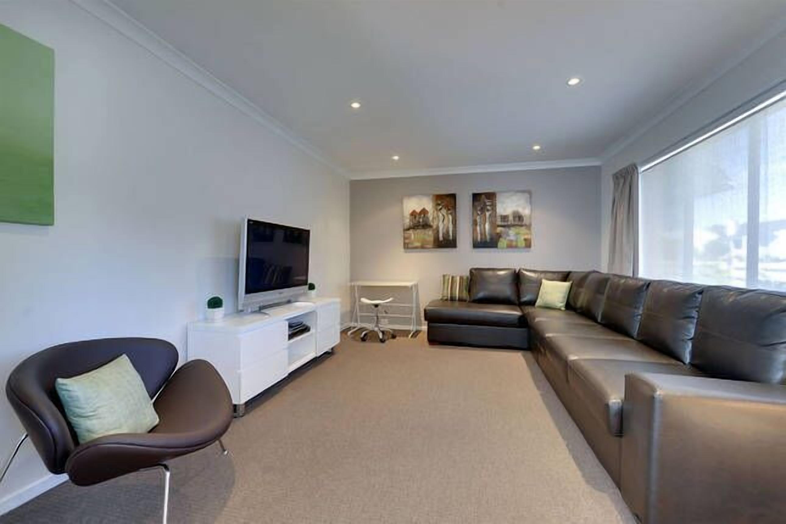 DOTTIES HOUSE HOBART — image 16