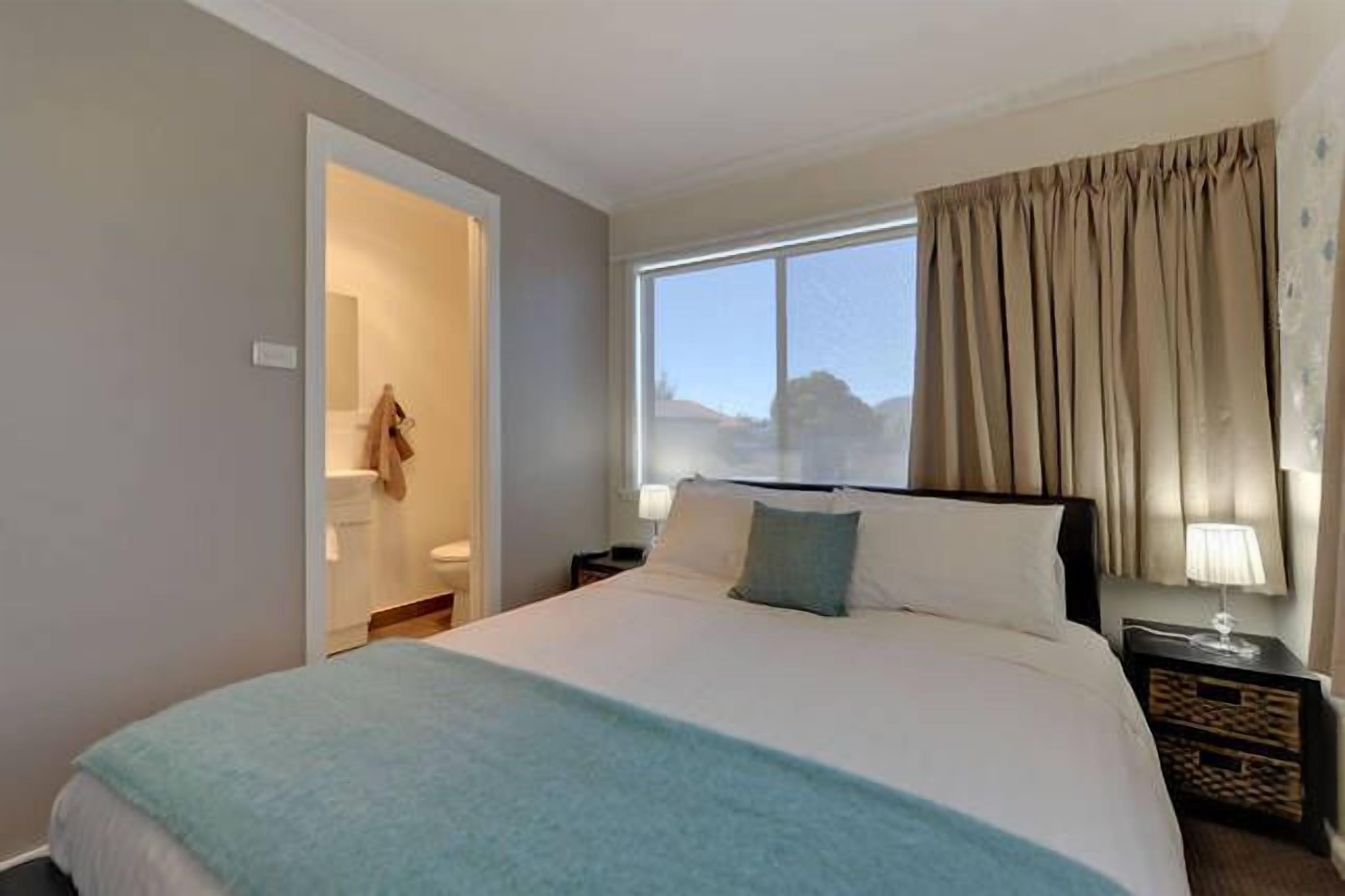 DOTTIES HOUSE HOBART — image 14