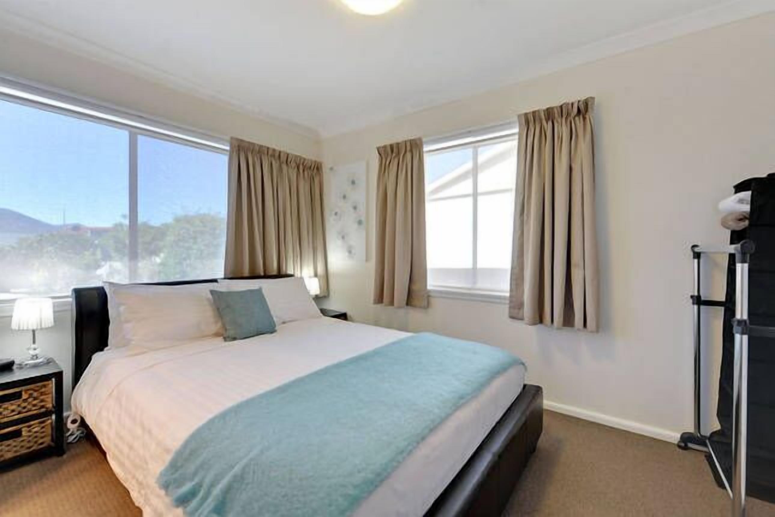 DOTTIES HOUSE HOBART — image 8