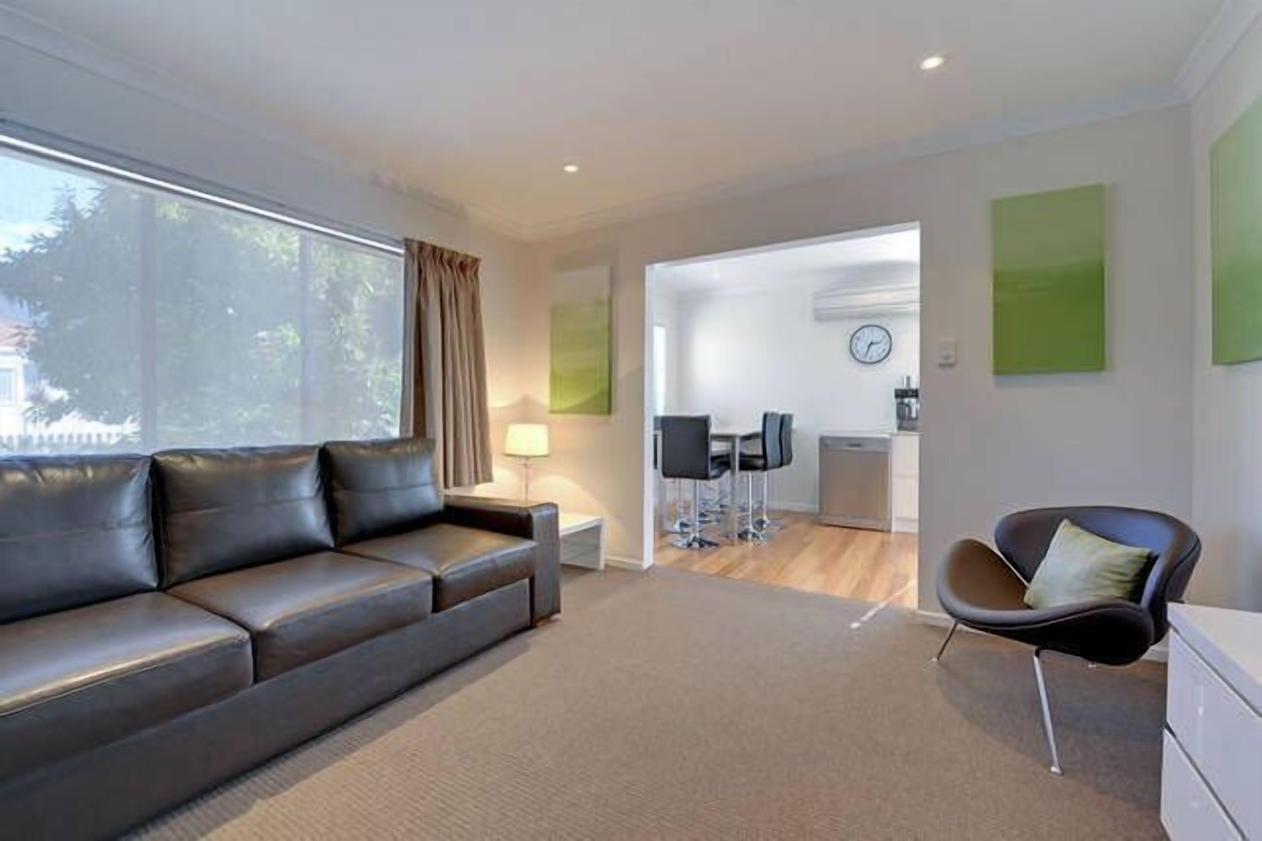 DOTTIES HOUSE HOBART — image 15