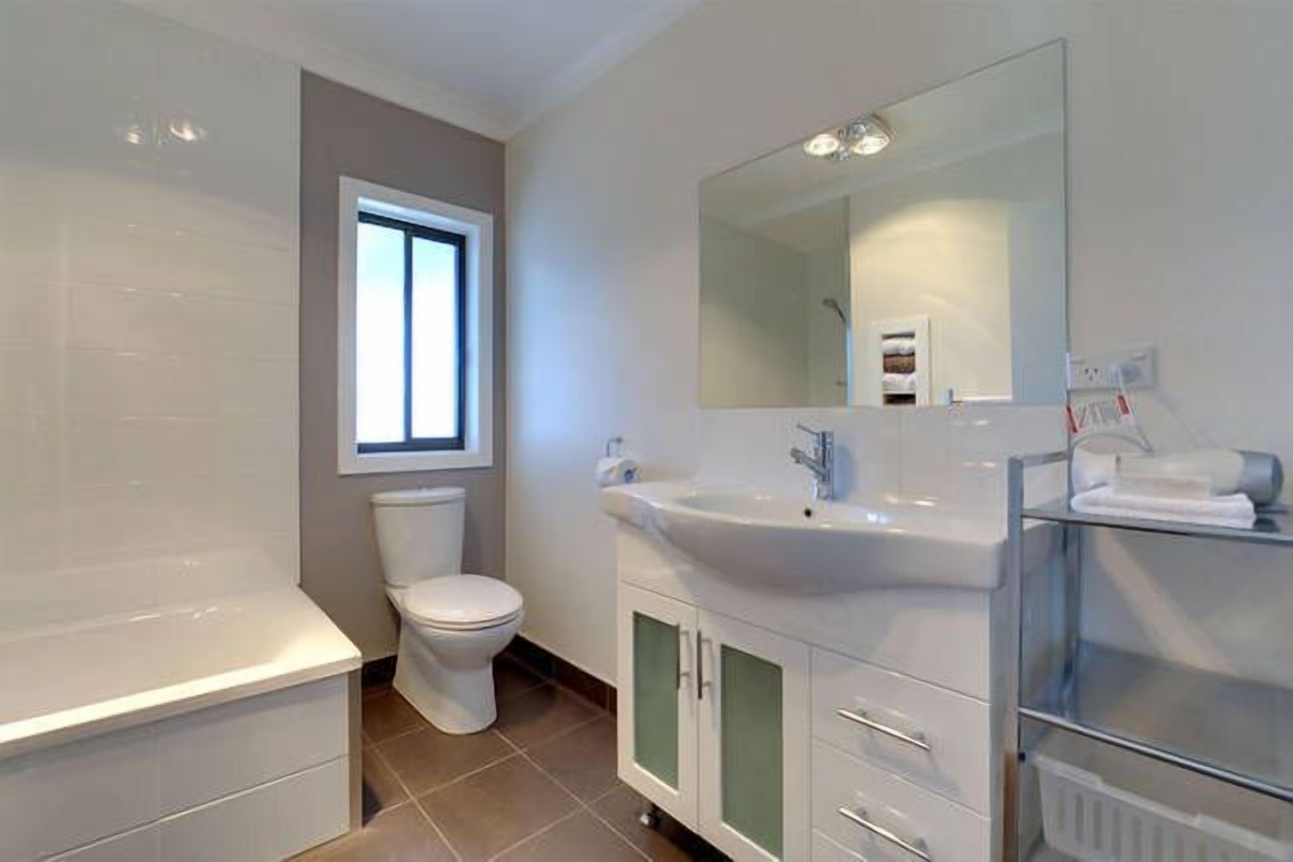 DOTTIES HOUSE HOBART — image 17