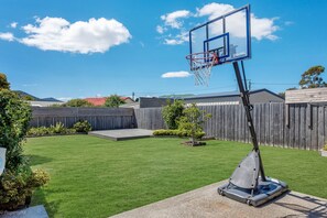 Sport court - DOTTIES HOUSE HOBART (GLENORCHY)
