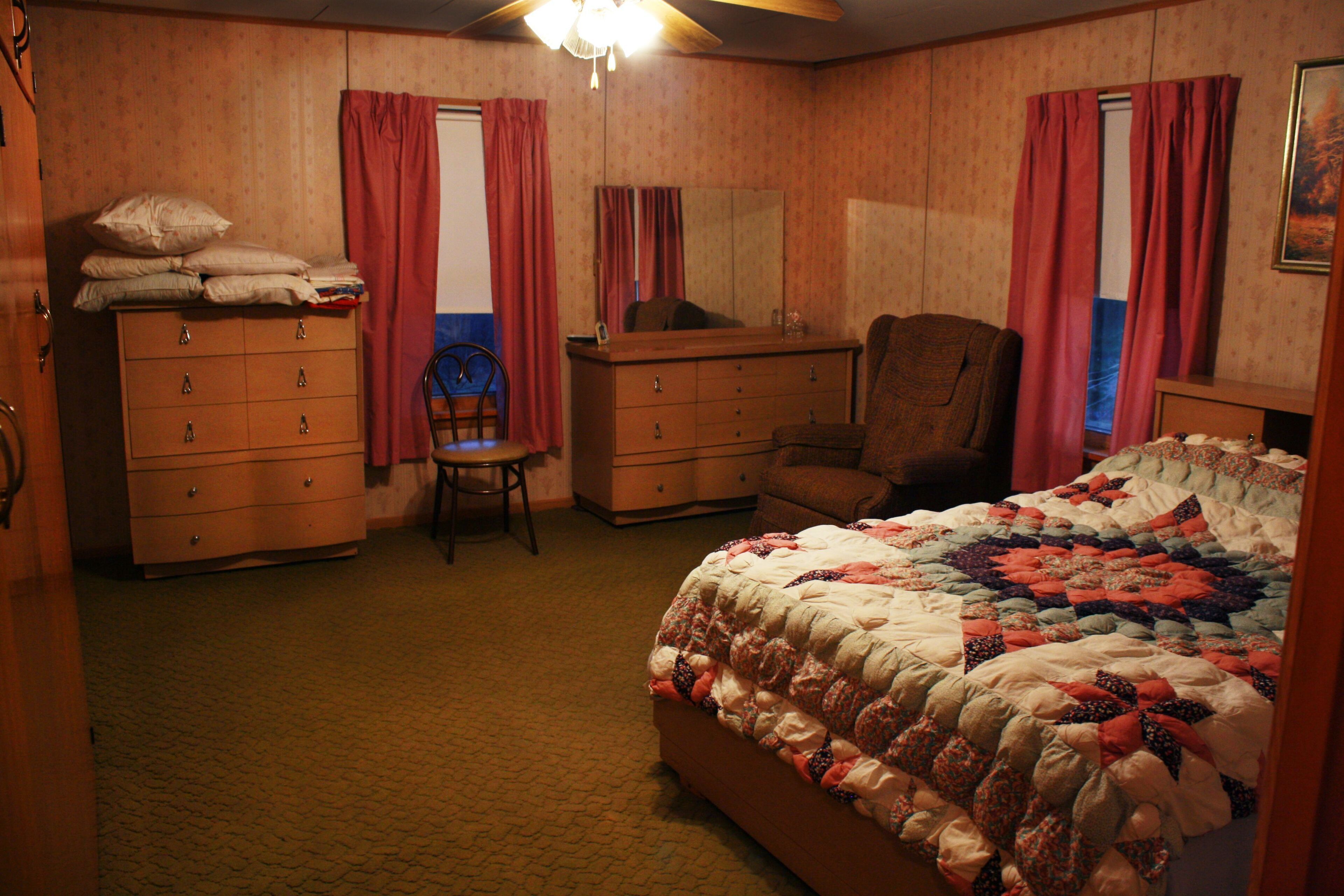 Quaint & Quiet 90 Acre Farmhouse