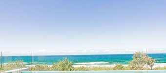 Castaways Beach Escape - 6 Bedroom