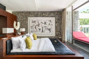 8 chambres, coffres-forts dans les chambres, bureau