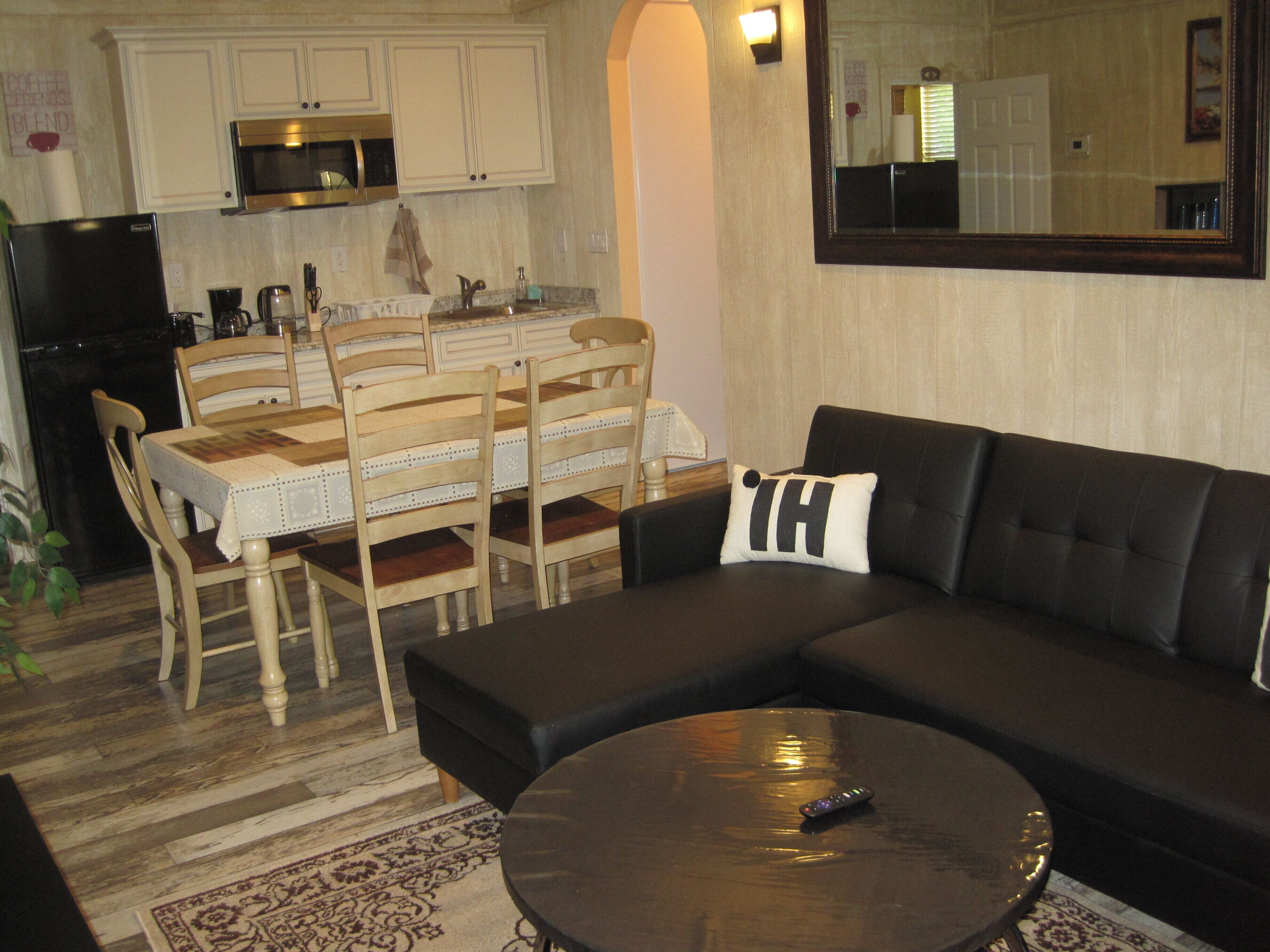 Private Spacious 2 Bedroom Uni