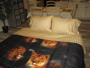 2 chambres, bureau, fer et planche à repasser, accès au Wi-Fi (inclus)