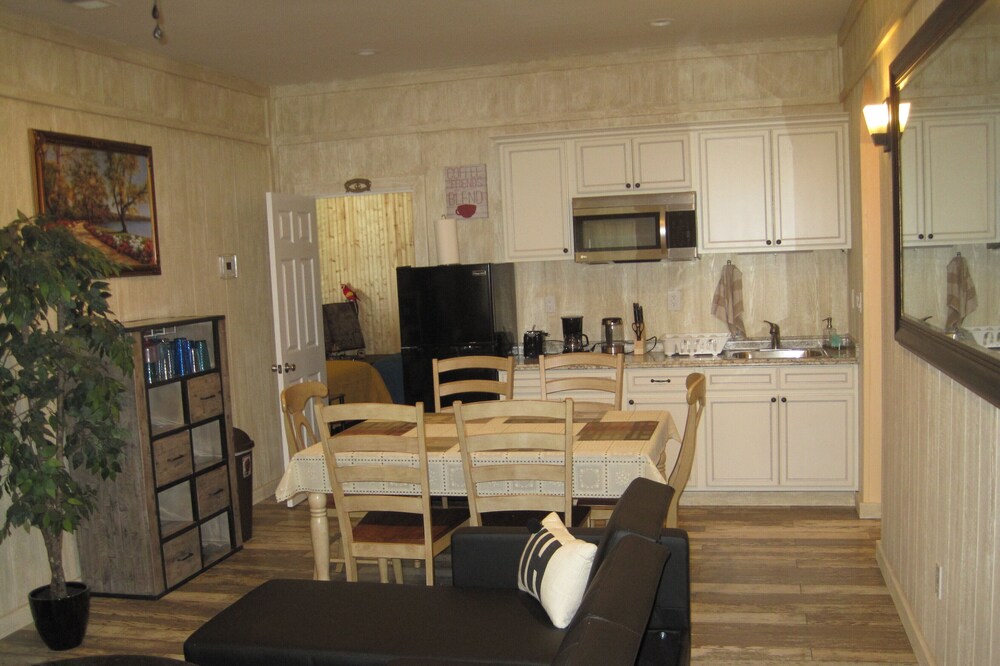 Private Spacious 2 Bedroom Uni