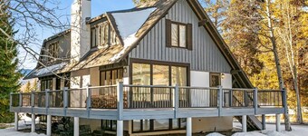 Beliggende i Mountain Woods, Fantastic Golf Course Home