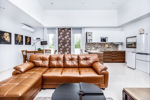 TV, ping pong - Luxury 2bedroom Pool Villa + free Sport & SPA (Sattahip)