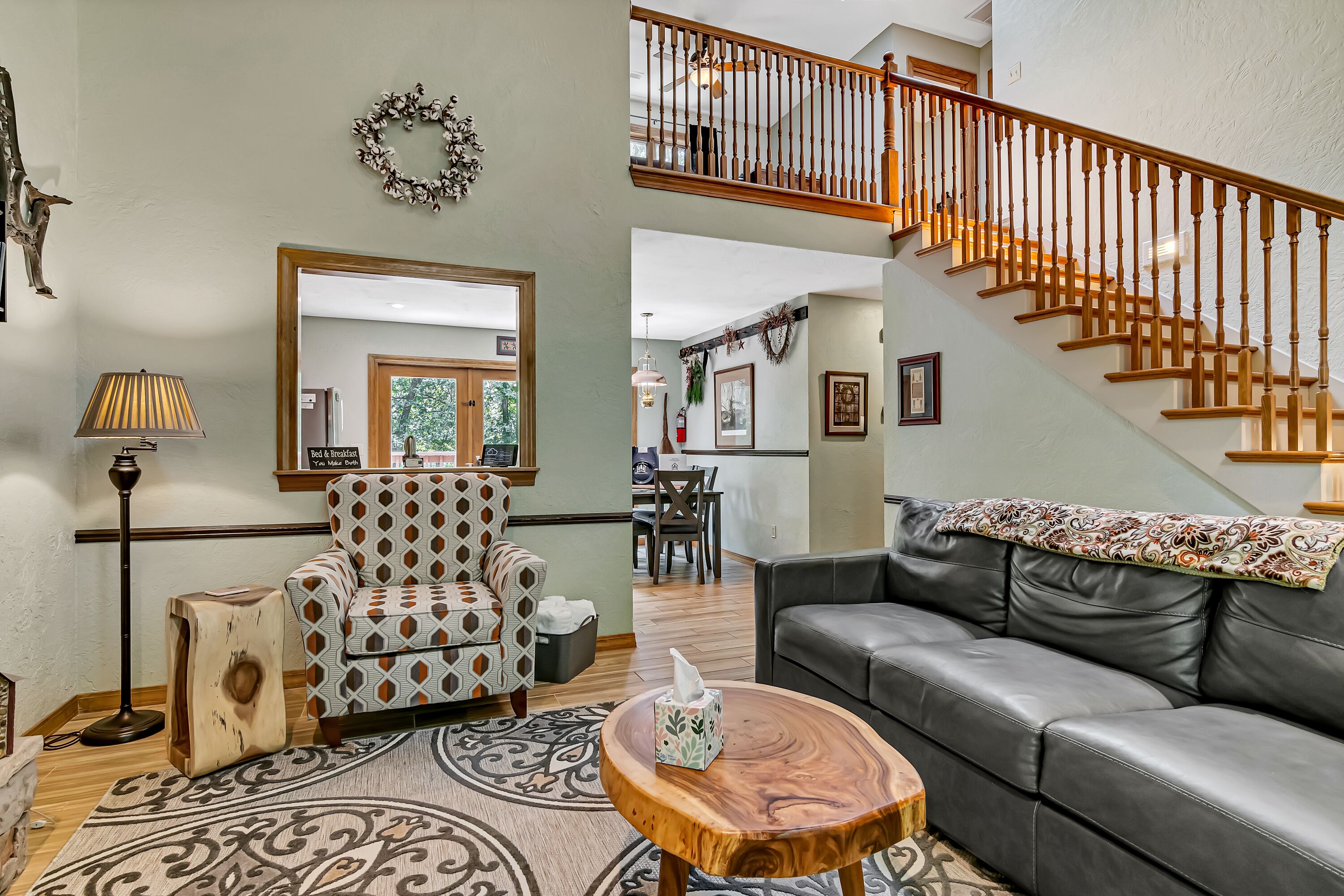 TV, peis, DVD-spiller og fotballspill