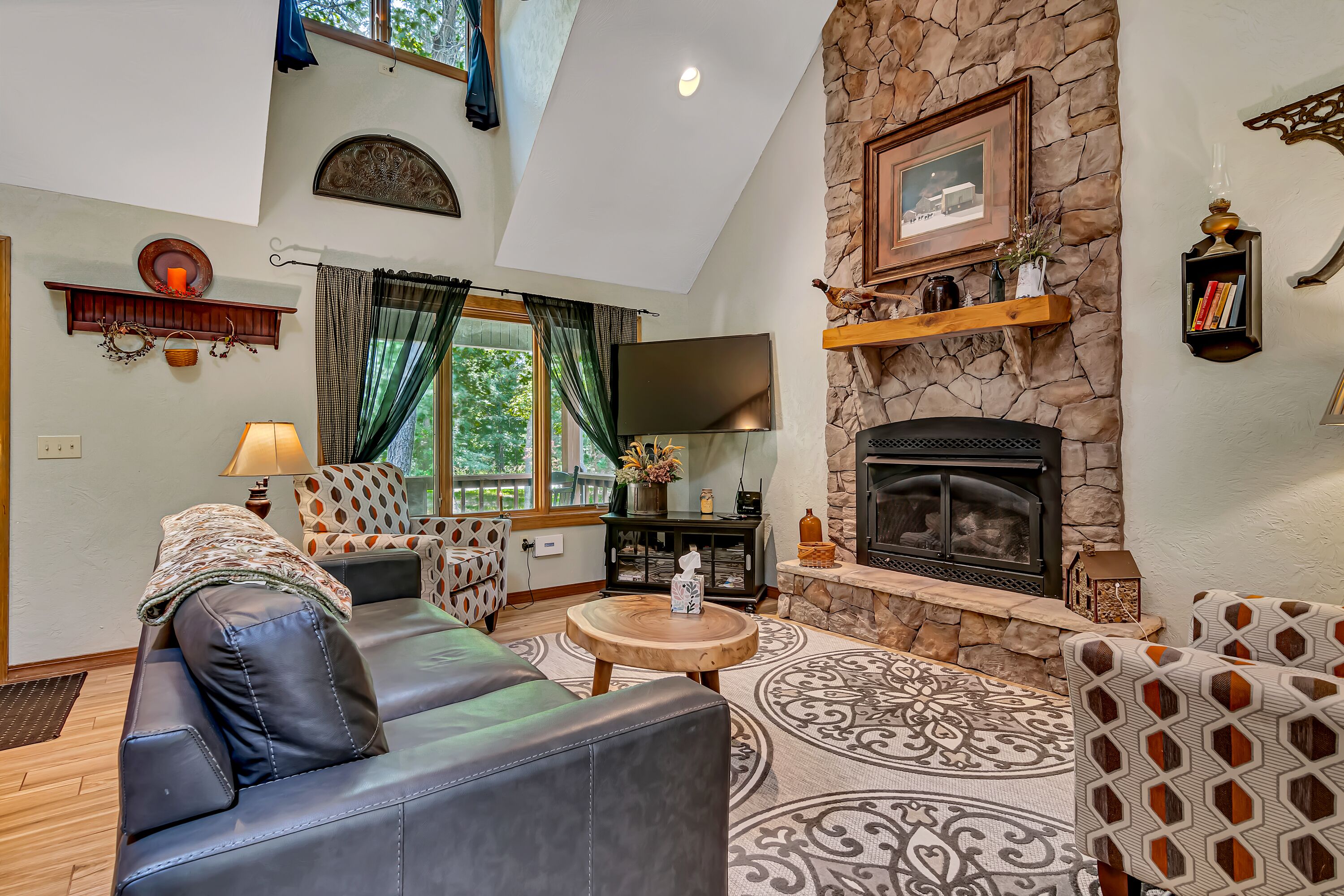 TV, peis, DVD-spiller og fotballspill