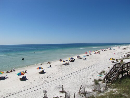 'VILLA ZENFUL' - Une approche moderne à un Villa Old-World.  (Propriété sur la plage)