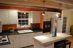 Geschirrspüler, Wasserkocher mit Kaffee-/Teezubehör