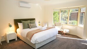 4 bedrooms, desk, iron/ironing board, free WiFi