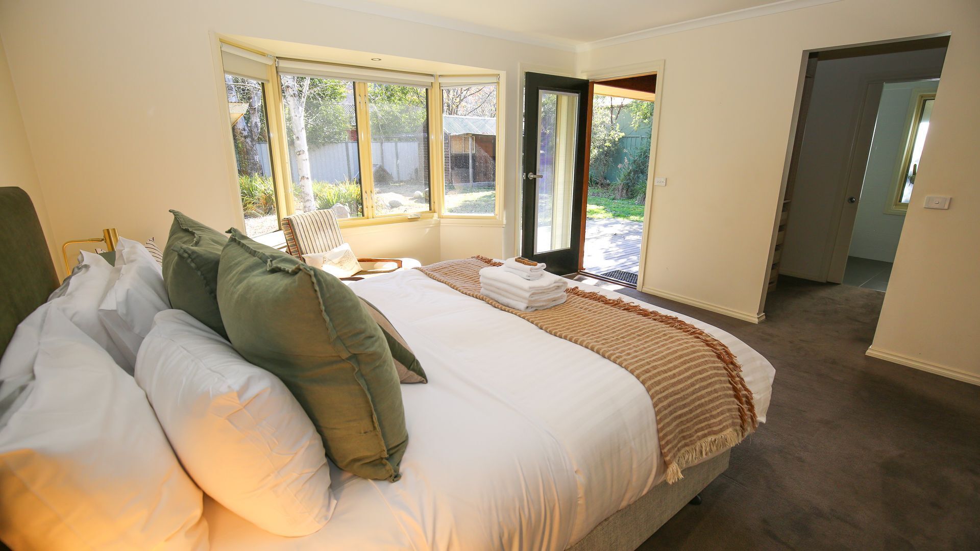 4 habitaciones, escritorio, tabla de planchar con plancha y wifi gratis 